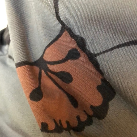 BCBGMaxazria black/ grey patterned wrap top - Picture 9 of 11